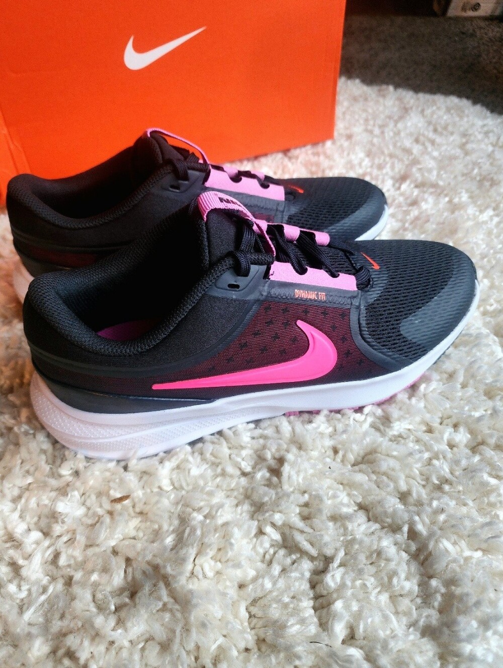 Nike Star Runner 5 size 6 Youth in Black & Pink Athletic Sneakers